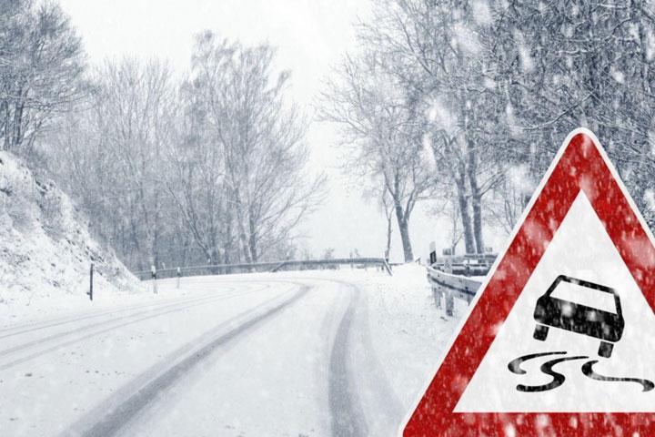 Снег в Хакасии осложняет дорожную обстановку