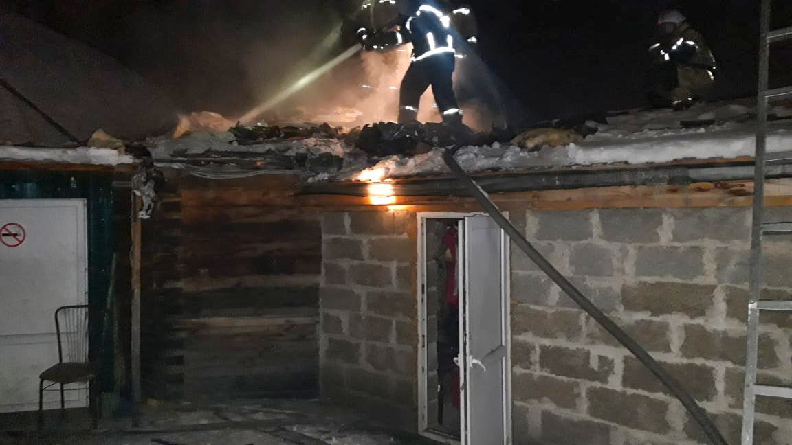 В Черногорске пожарные спасли небрежного курильщика