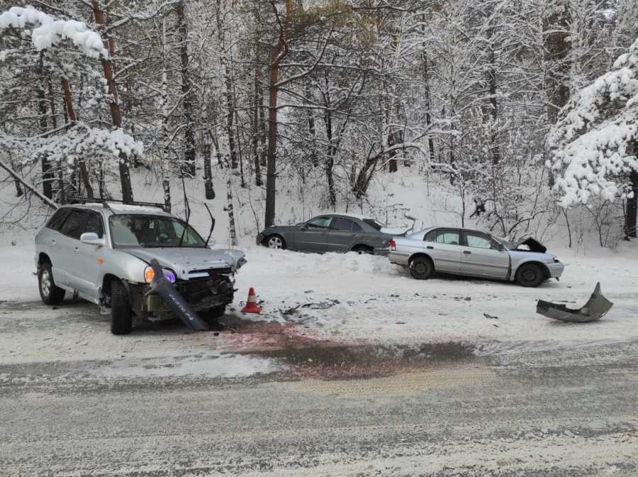 ДТП со смертельным исходом: три машины столкнулись в Хакасии