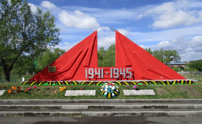 В Хакасии продолжена работа по ремонту и восстановлению воинских захоронений погибших при защите Отечества
