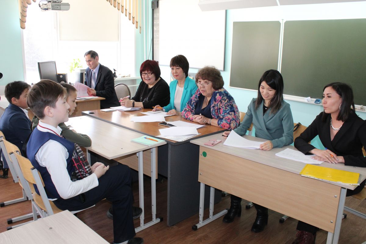 Правительство Хакасии поощрит семьи, где говорят на хакасском языке
