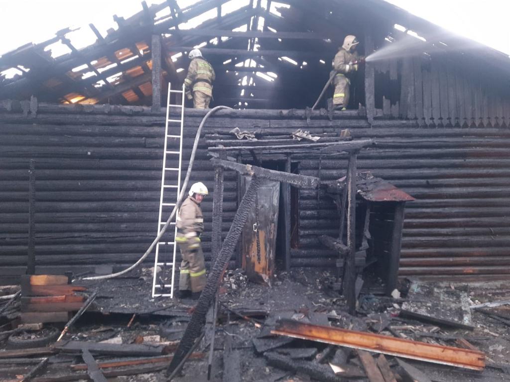 В Абазе пожарные спасли человека из горящего дома