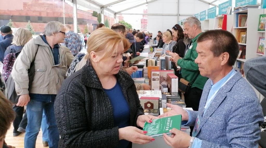 Хакасское книжное издательство знакомит российских читателей с историей и культурой Хакасии