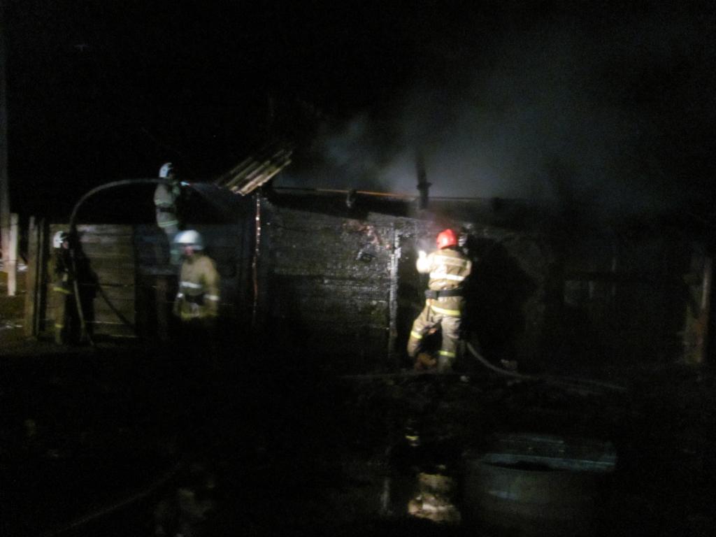 В Боградском районе не уследили за печью, огонь повредил крышу бани