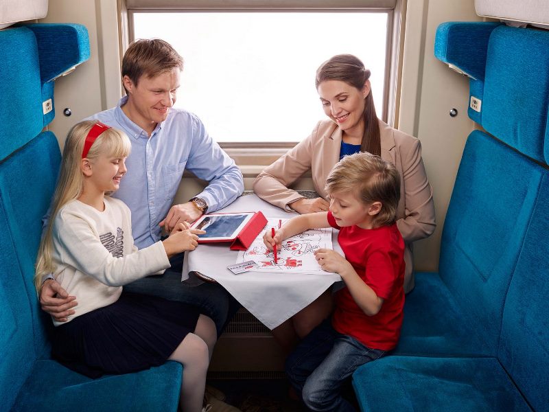 Многодетные семьи могут отправиться в путешествие на поезде со скидкой 15%