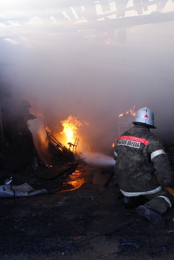 Неосторожность при курении стала причиной загорания грузовиков в Черногорске
