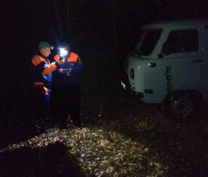 Спасатели МЧС всю ночь искали травмированного охотника в хакасской тайге