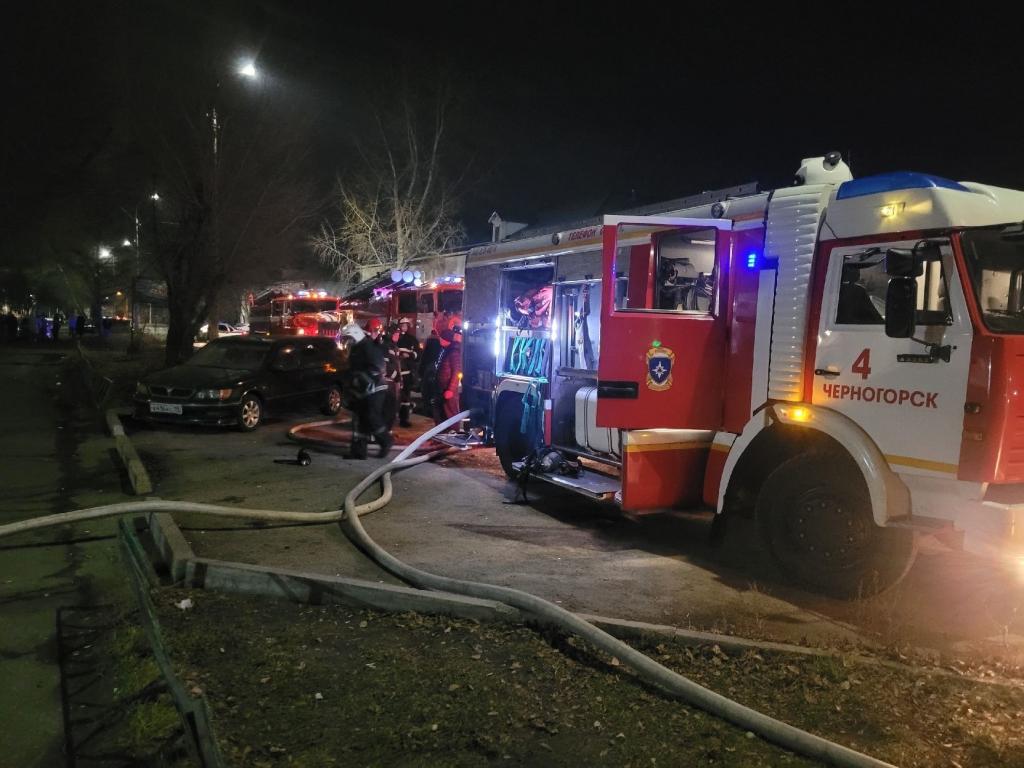Черногорские огнеборцы ликвидировали пожар в общежитии