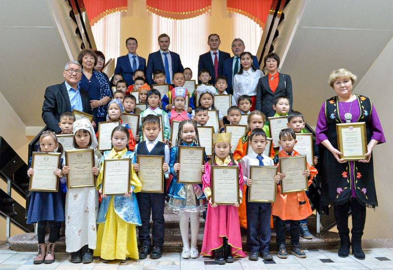 Первоклассников Хакасии наградили за лучшее знание хакасского языка