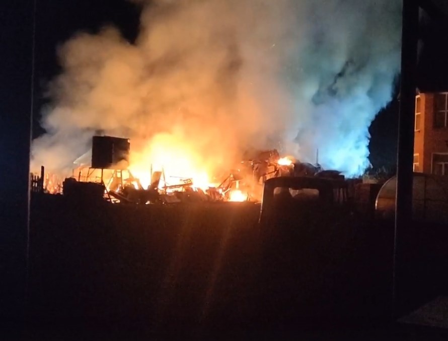 В Шира неосторожное обращение с огнем привело к серьезному пожару