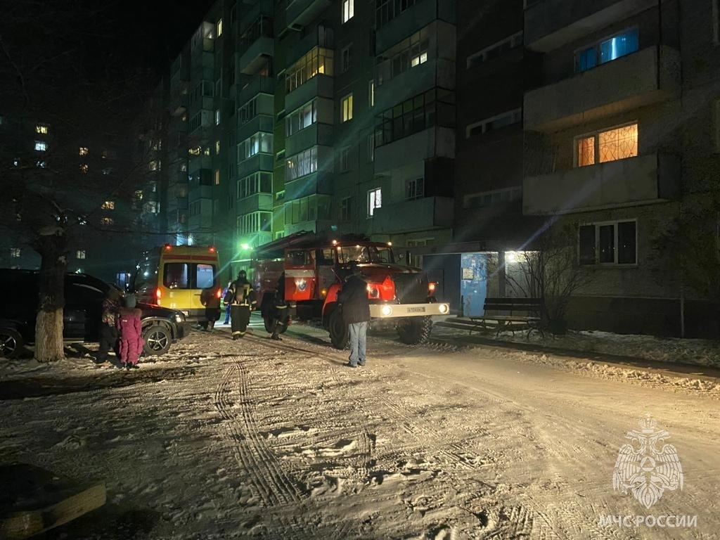 В Саяногорске пожарные спасли неосторожного курильщика