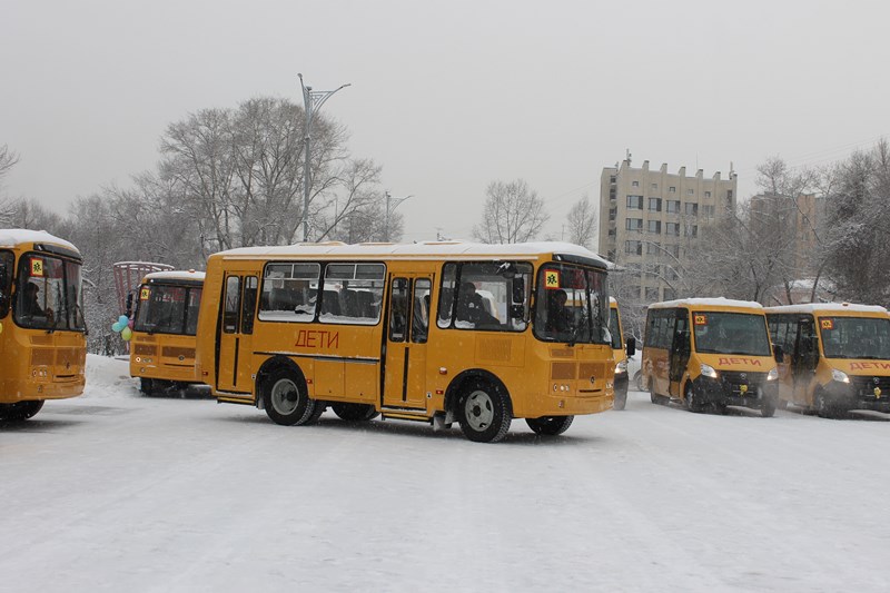 23 школы Хакасии получили новые автобусы
