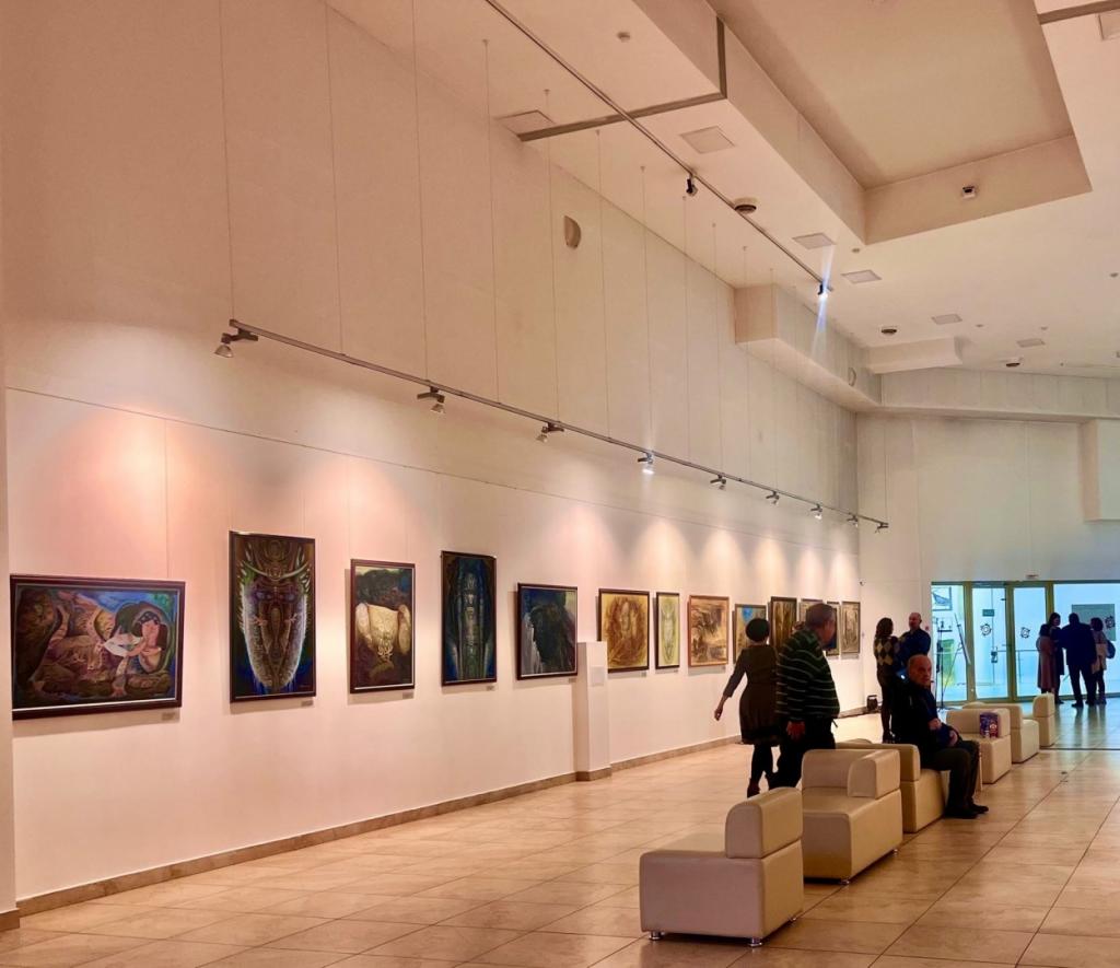 В Национальном музее открылась художественная выставка «Мифы и реальность»