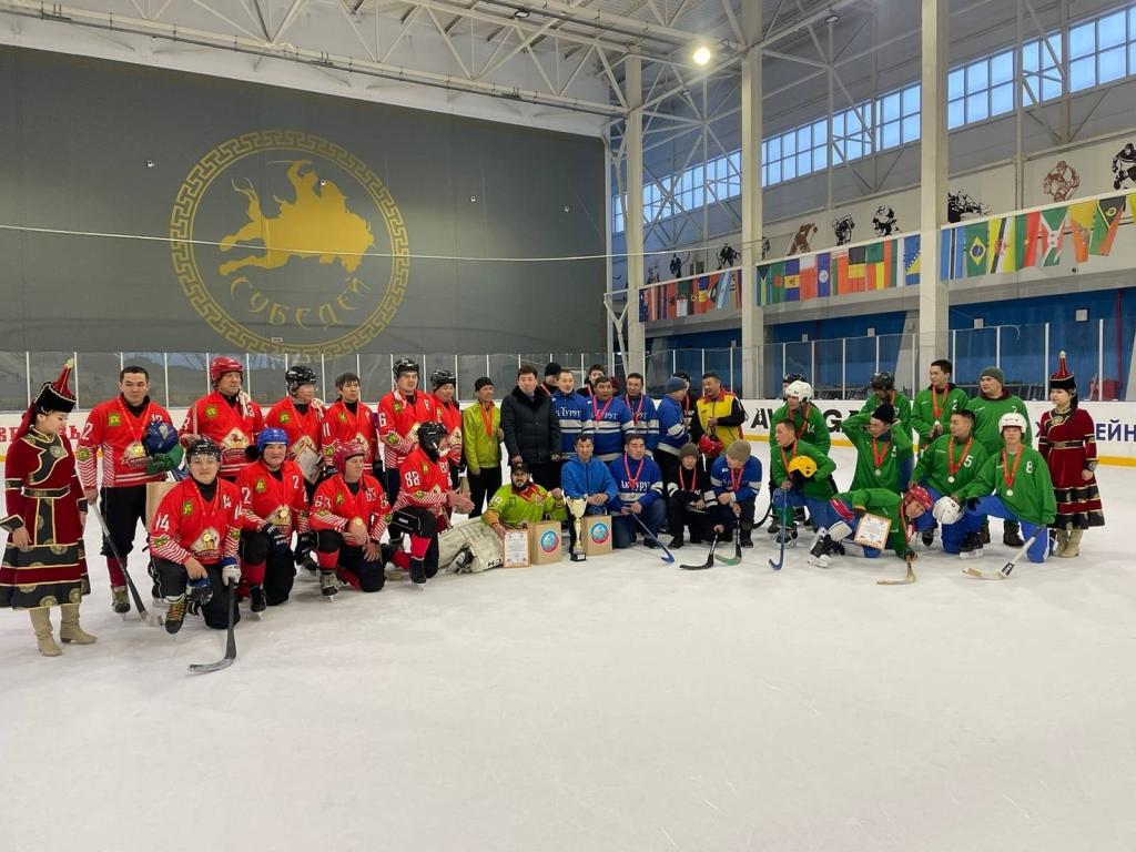 Команда хоккеистов "Тасхыл" из Аскизского района стали чемпионами в  Республике Тыва