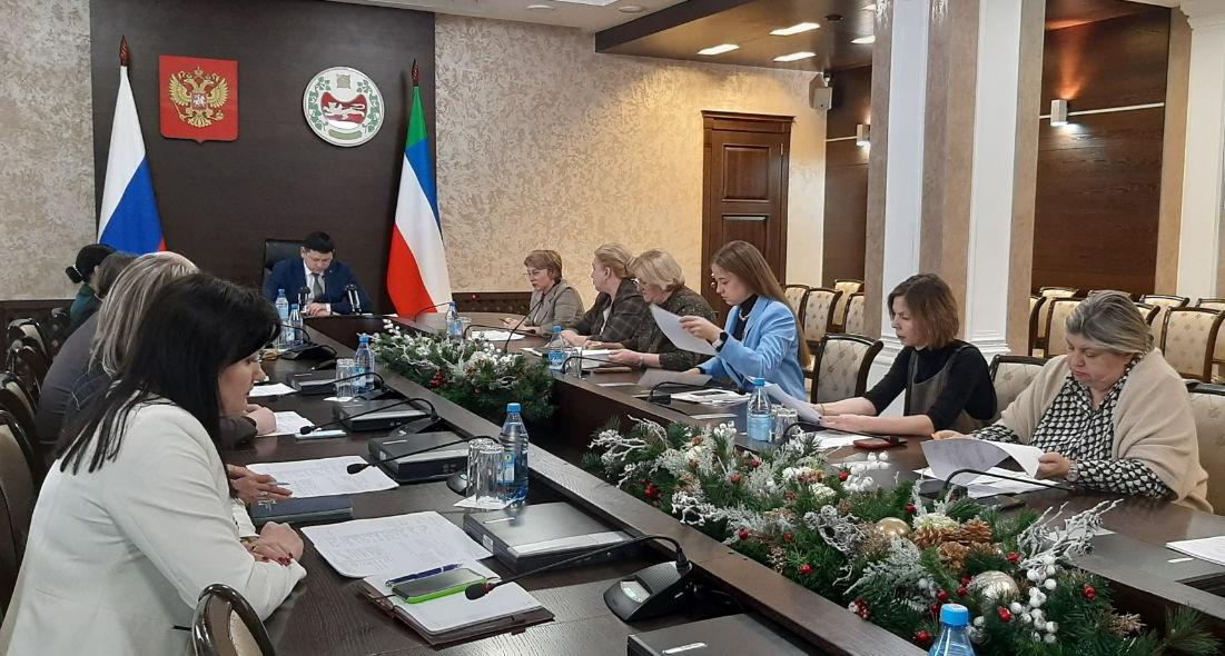 В Хакасии состоялось заседание организационного комитета по проведению в республике Года педагога и наставника