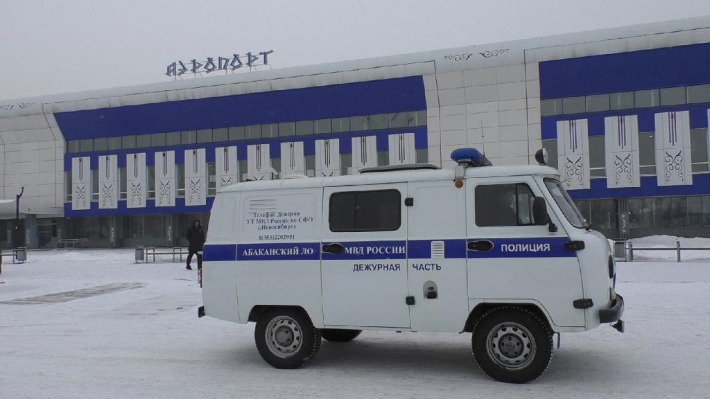 В Хакасии, задержанные транспортными полицейскими пассажиры авиарейсов предстанут перед судом по обвинению в попытке дачи взяток