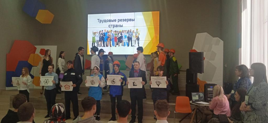 Школьники Хакасии приняли участие в мастер-классах «Калейдоскоп чудесных профессий»