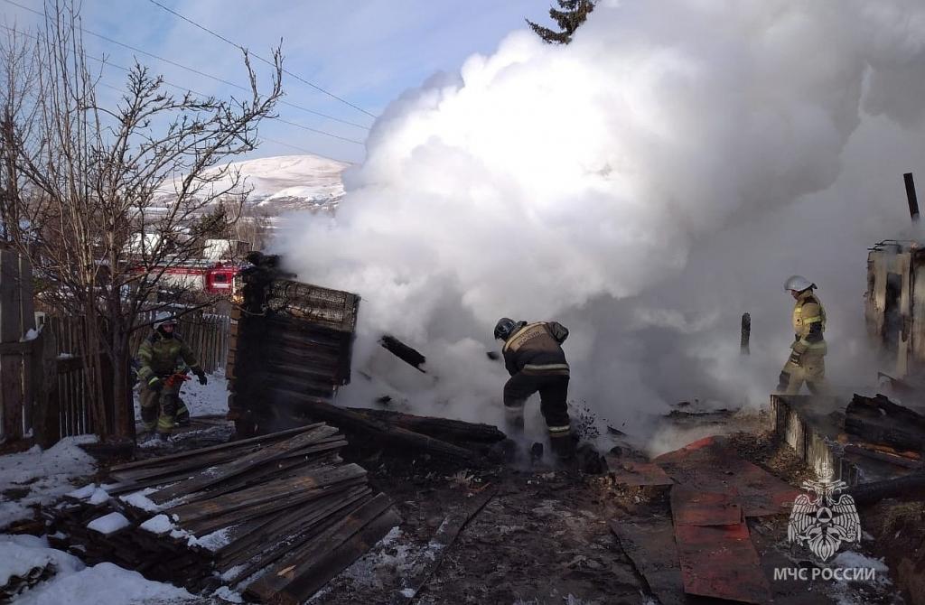 Неосторожное обращение с огнем и недосмотр за печью стали причинами пожаров 8 марта