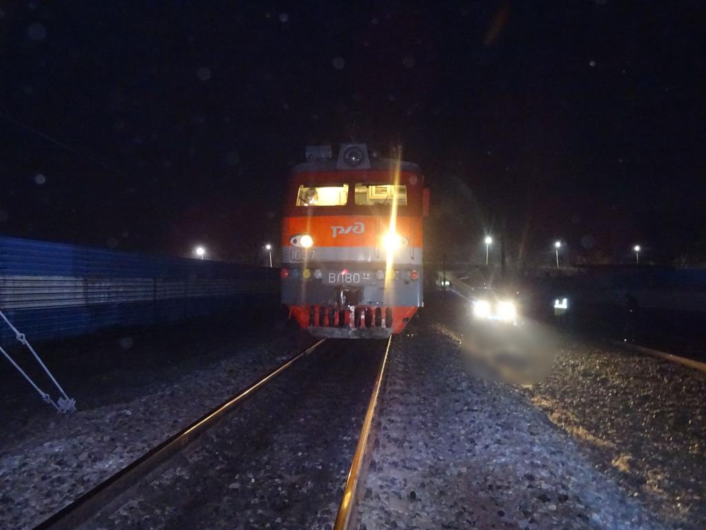 В Абакане грузовым поездом смертельно травмирована 34-летняя местная жительница