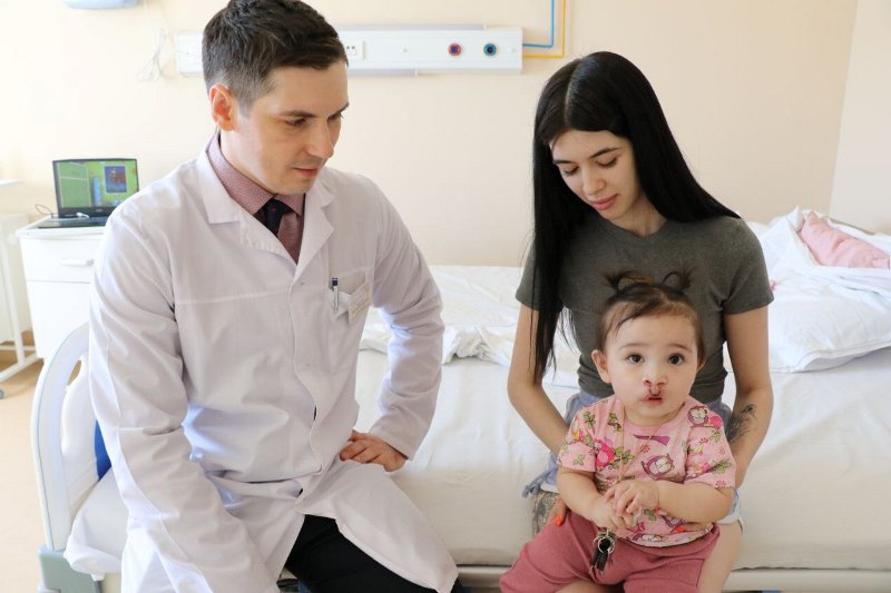 В Хакасии впервые прооперирован ребёнок сразу с двумя врождёнными патологиями лица