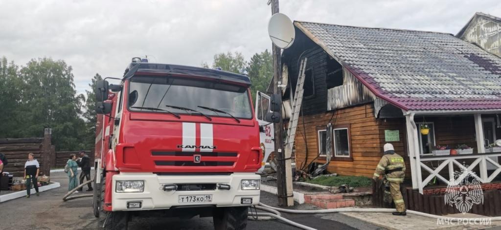 Замыкание проводки привело к пожару на базе отдыха