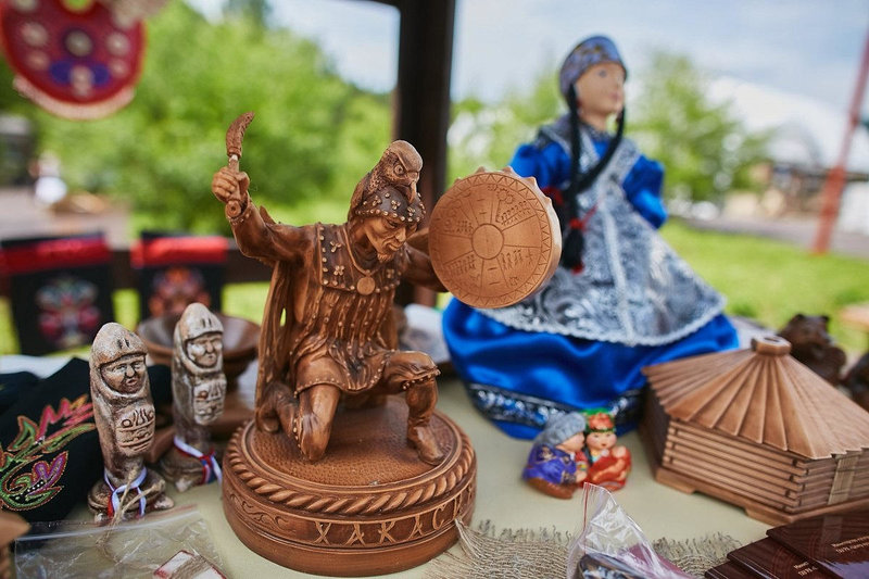 559 изделий заявлено на участие в окружном этапе Всероссийского конкурса «Туристический сувенир — Сибирь», финал которого пройдёт в Абакане