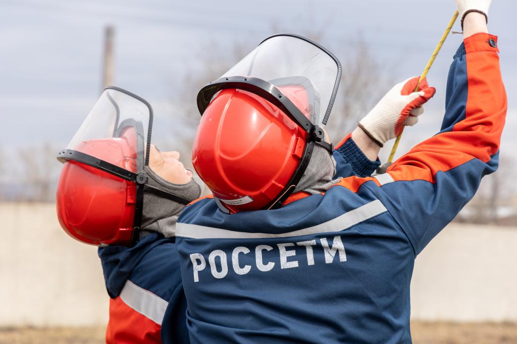 Перед началом учебного года энергетики Хакасии проверяют объекты вблизи школ