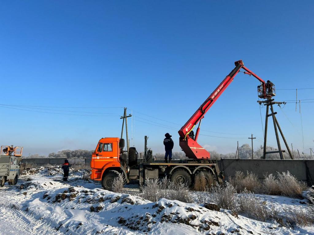 Энергетики сдерживают рост нагрузки на сеть в населенных пунктах Калинино и Расцвете при помощи временных отключений электроэнергии