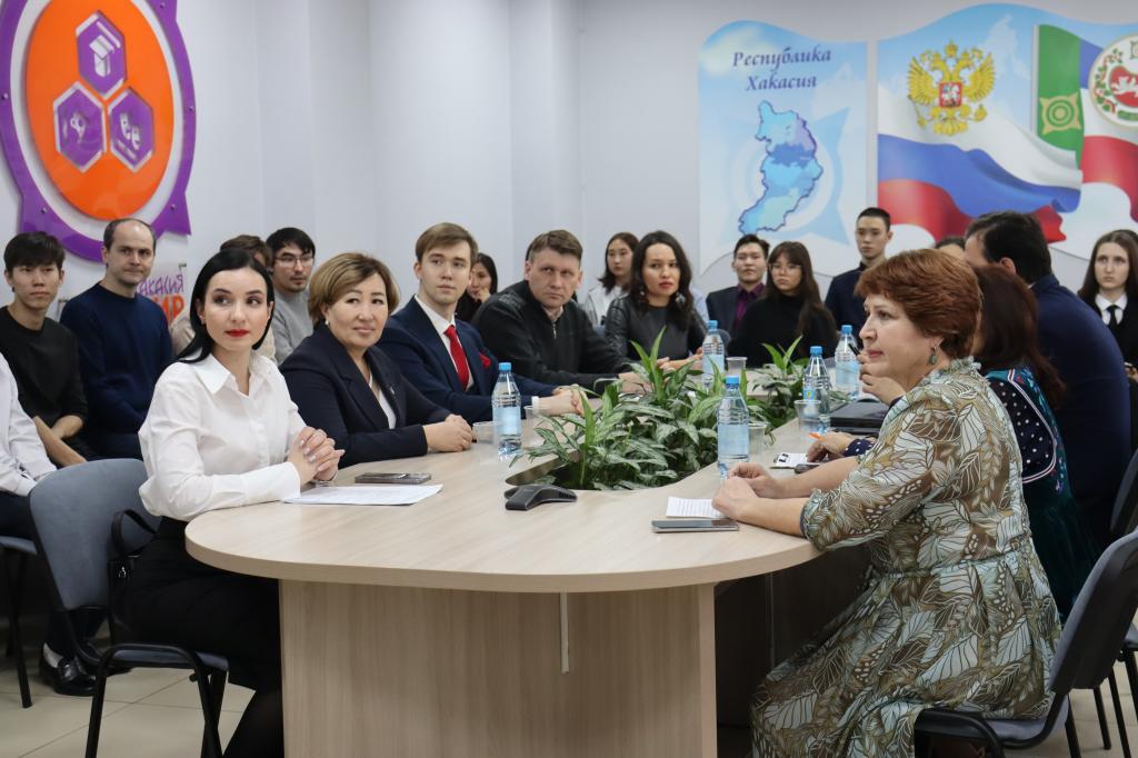 В День российской науки состоялся круглый стол с молодыми учеными Хакасии