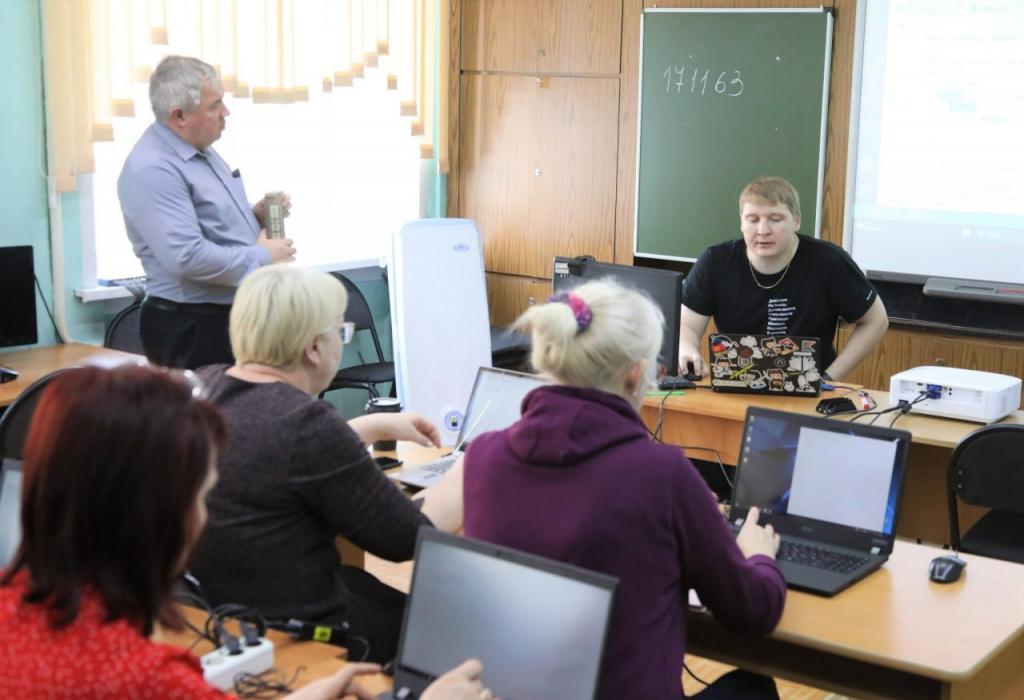 В Хакасии учителя информатики проходят обучение на присвоение статуса эксперта ОГЭ