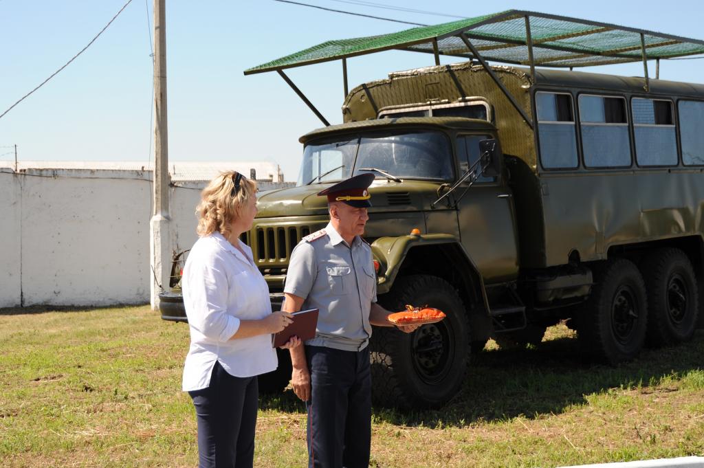 В УФСИН России по Республике Хакасия отремонтировали машину для военнослужащих, находящихся в зоне специальной военной операции