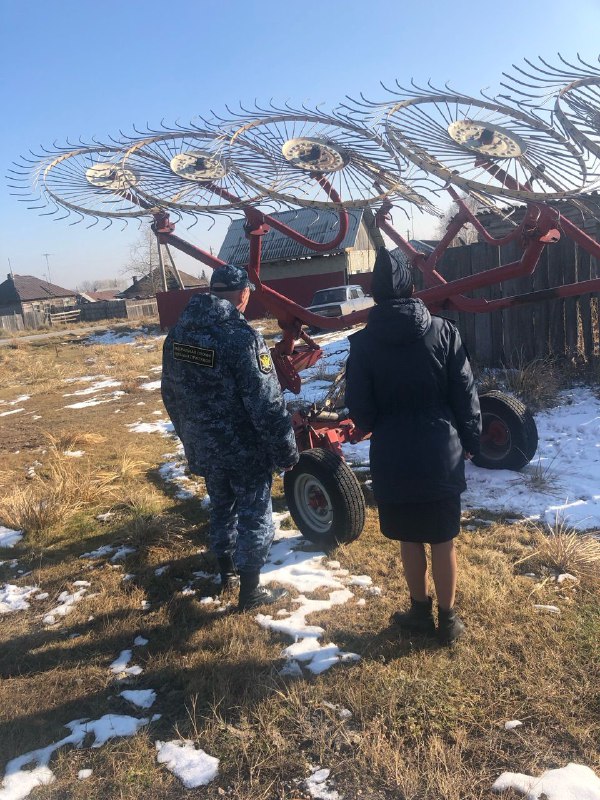 В Хакасии судебные приставы вернули фермеру сельхозтехнику 