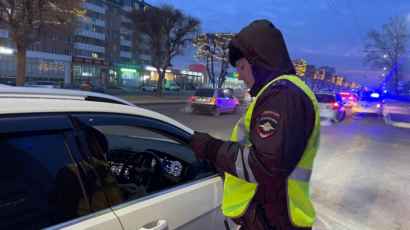 Госавтоинспекция Хакасии продолжает обеспечивать безопасность дорожного движения в праздничные дни