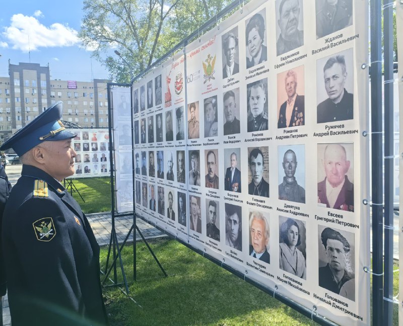 На самой большой в России Стене памяти размещены портреты родственников-фронтовиков судебных приставов 