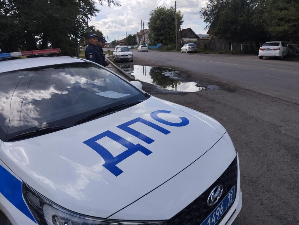 В Аскизском районе госавтоинспекторы изъяли марихуану у пассажира автомобиля
