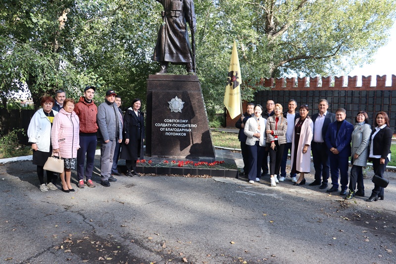 Встретили почетных гостей