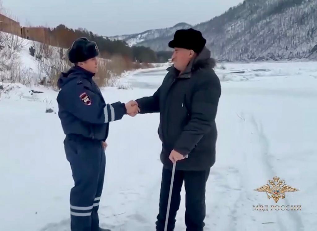 Ирина Волк: В Республике Хакасия госавтоинспектор спас мужчину, который провалился под лед